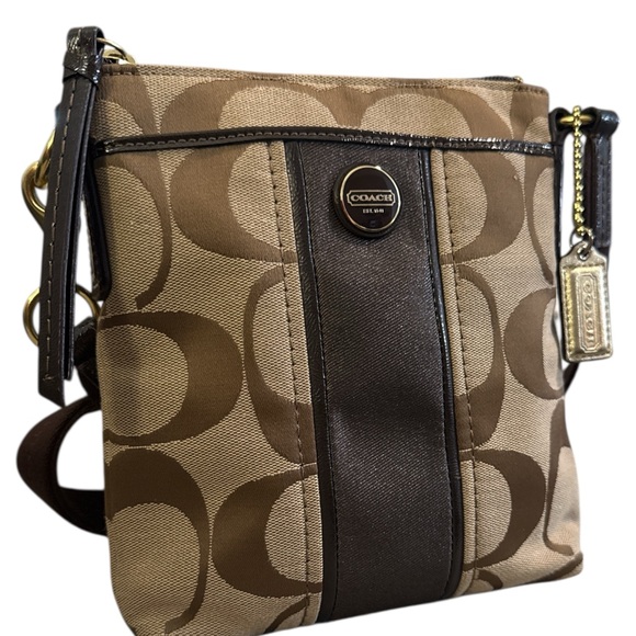 Coach Signature Stripe Swingpack Crossbody Shoulder Bag w/ unbranded Dusty
NWOT - Picture 3 of 8